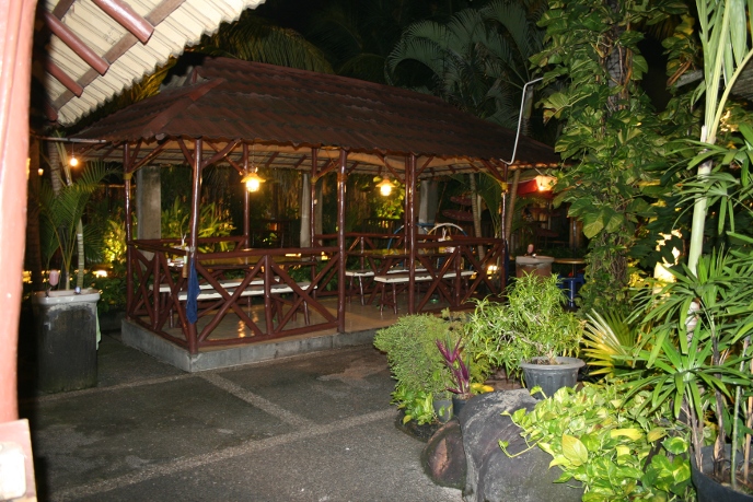 saung malam hari